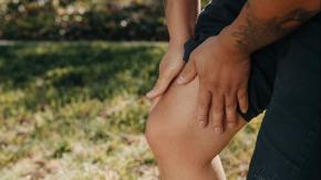 El dolor asociado al embarazo que puede afectar incluso a hombres deportistas: algunos casos requieren cirugía