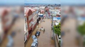 48mm. de agua en dos horas: Qué es "Flash Floods", fenómeno que causó estragos en Lota y que podría ocurrir en Santiago