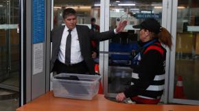 Cambian medida cautelar a exsubsecretario Manuel Monsalve y queda con arresto domiciliario nocturno