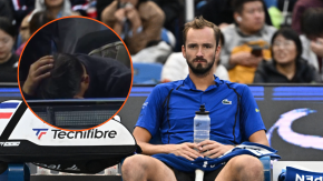 Le pegó un pelotazo en el ojo a fanático: La sanción que arriesga Medvedev tras expulsión del ATP de Pekín