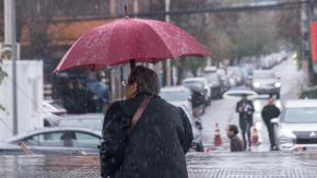 Lluvias se intensificarán este martes en Santiago: ¿A qué hora será el pulso más intenso? 