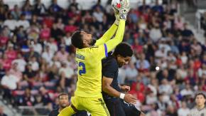 “Se ganó una camiseta”: Claudio Bravo destacó el desempeño de Vigoroux en gira de Chile por Norteamérica
