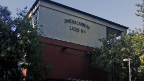 Ataque incendiario en Liceo N° 1 de Santiago: alumnas rociaron a cuatro funcionarias con líquido inflamable 