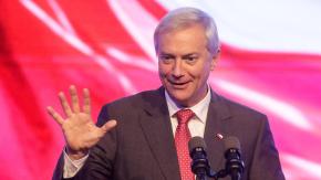 Aprobación del presidente Kast cae a 27% y desaprobación llega al 64%, según Criteria 