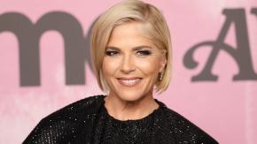 La actriz Selma Blair fue arrestada tras protagonizar altercado en avión: golpeó a un auxiliar de vuelo y mordió a otro
