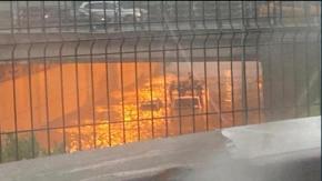 Reportan personas atrapadas en paso bajo nivel de Las Torres con Vespucio tras inundación por fuertes lluvias