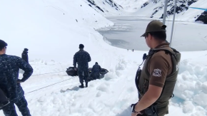 Buzos y un robot submarino: Armada explica cómo intentarán rescatar cuerpo de tercera víctima de avalancha en Los Andes