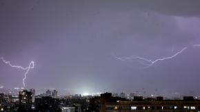 Declaran alerta meteorológica por tormentas eléctricas en dos regiones de Chile: revisa aquí las zonas afectadas