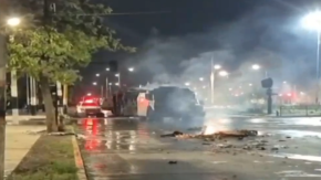 Un bus quemado y un intento de saqueo a supermercado deja noche del 18 de octubre en la RM