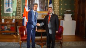 Canciller Pérez Mackenna se reunió con ministro de Relaciones Exteriores del Reino Unido en Londres