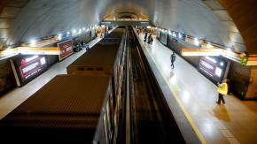 Sin detención de trenes y combinación suspendida: Metro de Santiago anuncia el cierre de estación por "emergencia médica"