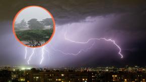 VIDEO l Impactante registro: rayo cae sobre un poste eléctrico en medio de tormenta en La Pintana