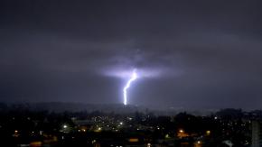 Evite los paraguas: así se puede proteger ante una tormenta eléctrica