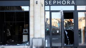 Reventa online de los saqueos en Francia: algunos incluso mencionan explícitamente la fecha del robo