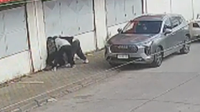 Profesora jubilada fue golpeada y arrastrada por delincuentes que le robaron $7 millones en Cerro Navia