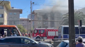 Incendio en Concepción: pareja de adultos mayores muere y fuego afecta a tres pisos de edificio