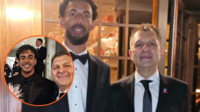 Fotos con Lamine Yamal, Figo y el Real Madrid: El paso de Mosa por la ceremonia del Balón de Oro