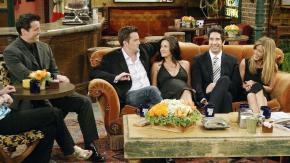 De la mano y entre lágrimas: revelan cómo fue el emotivo último adiós del elenco de 'Friends' a Matthew Perry