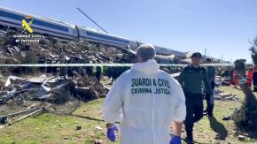 Un “error humano” doble: La hipótesis que barajan las autoridades por choque de trenes en España que dejó al menos 64 muertos