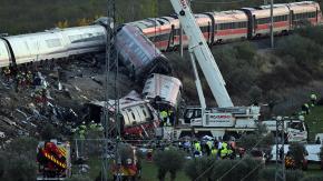 Suben a 68 los muertos por choque de trenes en España