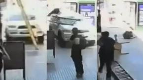 Trabajador cae desde cuatro metros durante persecución: delincuentes derribaron escalera en la que estaba