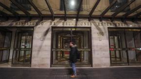 Asociación de Diplomáticos advierte por aumento de embajadores políticos: "Debilita el reconocimiento del mérito"