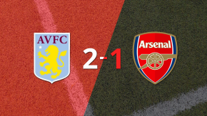 Arsenal sufre una derrota 2-1 contra Aston Villa tras un gol agónico
