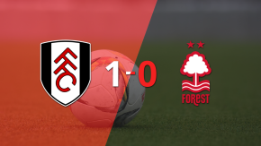 Fulham venció a Nottingham Forest 1 a 0 en el estadio Craven Cottage con un gol de penal