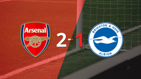 Victoria de Arsenal sobre Brighton and Hove por 2-1