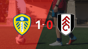A Leeds United le alcanzó con un gol agónico para derrotar a Fulham en el estadio Elland Road