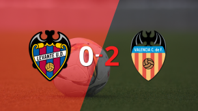 Valencia domina y gana con un sólido 2-0 a Levante