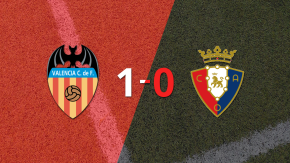 Valencia derrotó 1-0 a Osasuna con un gol de penal