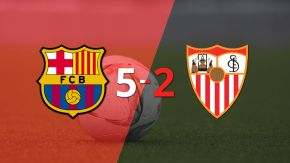 Barcelona goleó 5-2 a Sevilla con triplete de Raphinha