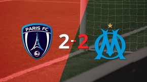 Agónico penal de Ilan Kebbal le da el empate a Paris FC