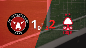 Nottingham Forest pierde ante Midtjylland, pero clasifica a Cuartos de final