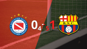 Barcelona pierde ante Argentinos Juniors, pero clasifica a Tercera Fase