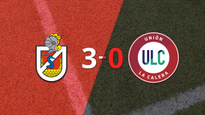 D. La Serena liquidó con una goleada a U. La Calera por 3 a 0