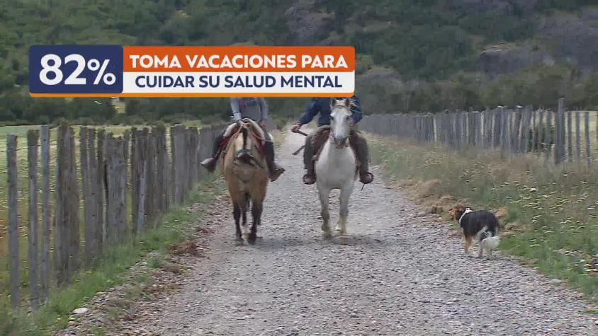 Estudio revela que chilenos priorizan salud mental en vacaciones, pero el 33% no puede tomarlas por falta de dinero