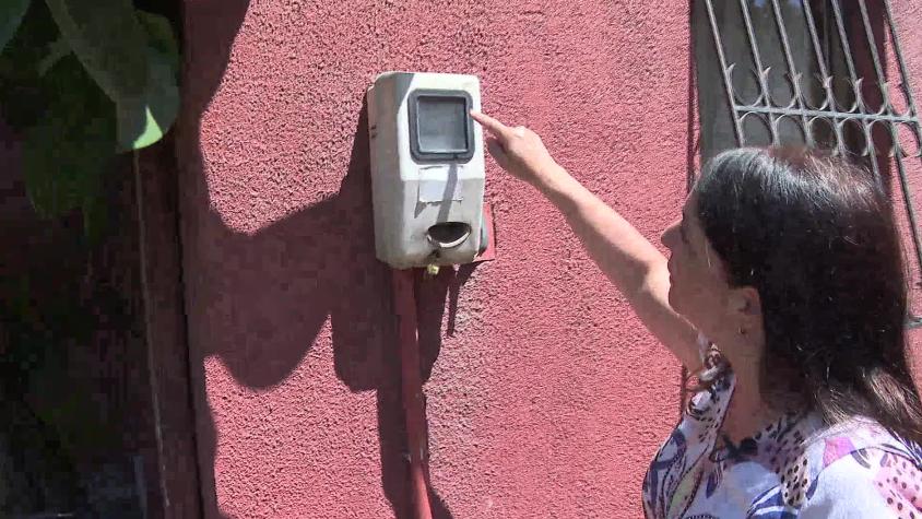 Familia denuncia alza de hasta 20 veces en cuenta de la luz 