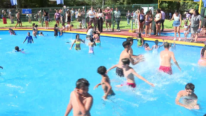 Piscina del Parque Quinta Normal vuelve a recibir visitantes tras seis años de cierre