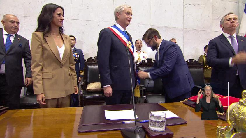 Cambio de mando en Chile marcado por lapsus, protocolo y momentos inesperados