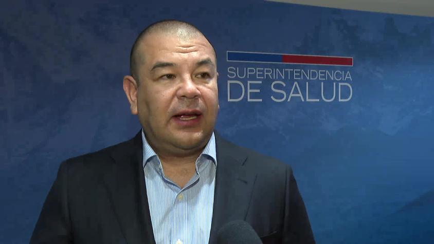 Afiliados a isapres se preparan para posibles alzas en sus planes de salud