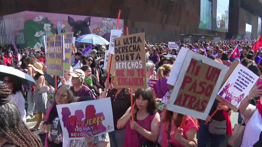 8M: Así fue la multitudinaria marcha en Santiago para conmemorar el Día Internacional de la Mujer