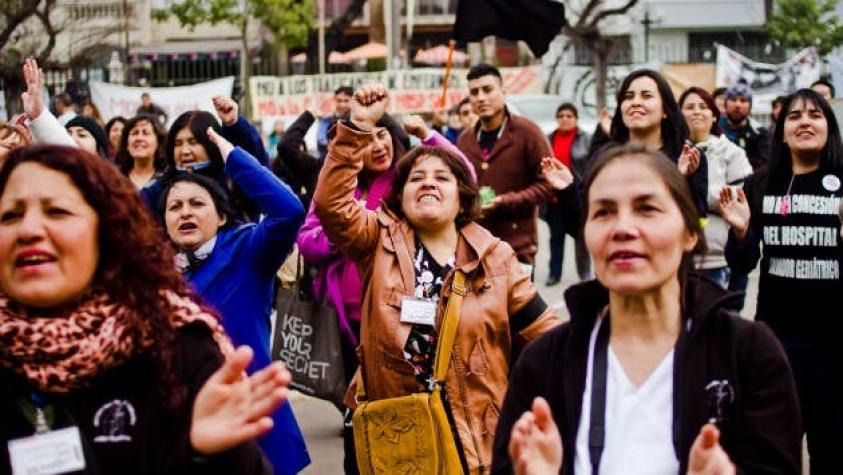 Trabajadores de la salud marchan contra la concesión del Hospital del Salvador