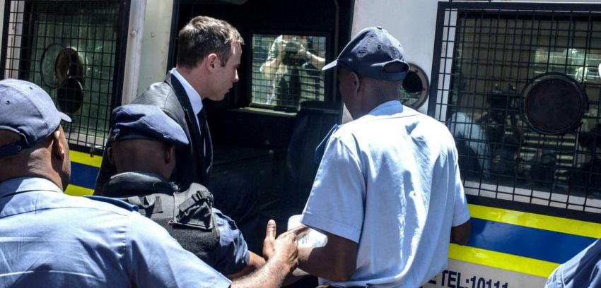 Oscar Pistorius ingresa a cárcel donde cumplirá sentencia de cinco años