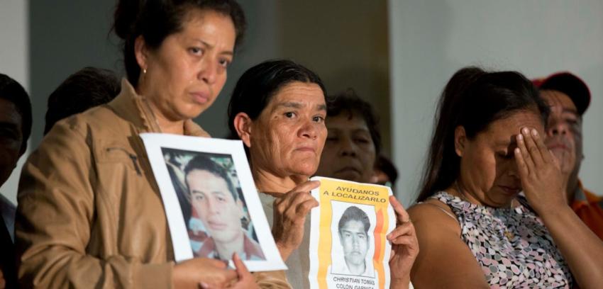 Familias de los 43 estudiantes desaparecidos en México ya no confían en su gobierno