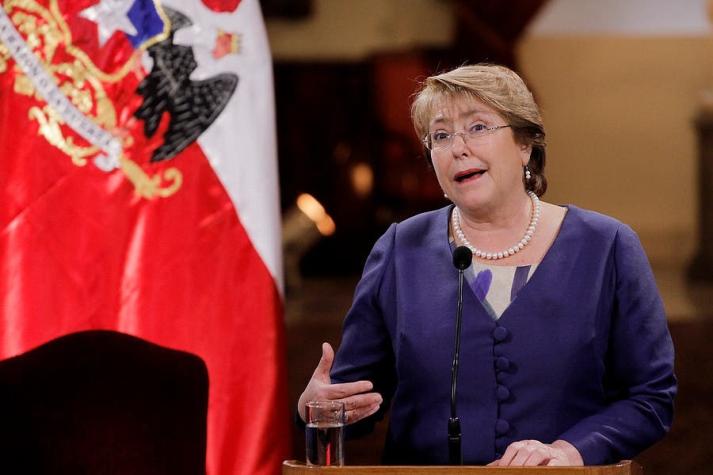 Bachelet anuncia que el embarazo dejará de ser preexistencia de salud