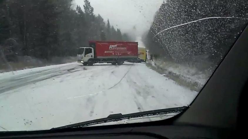 [VIDEO] Captan momento exacto de accidente múltiple en carretera con hielo