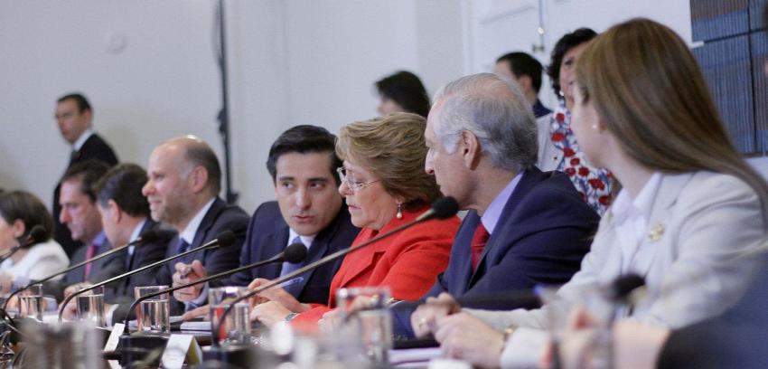 Bachelet ordena a ministros a reforzar despliegue y explicar reformas a la ciudadanía