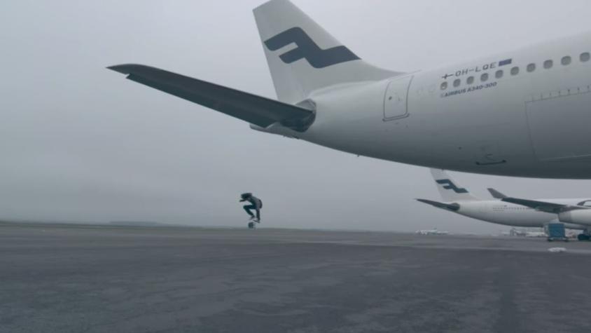 [VIDEO] Skaters realizan piruetas extremas en aeropuerto de Helsinki